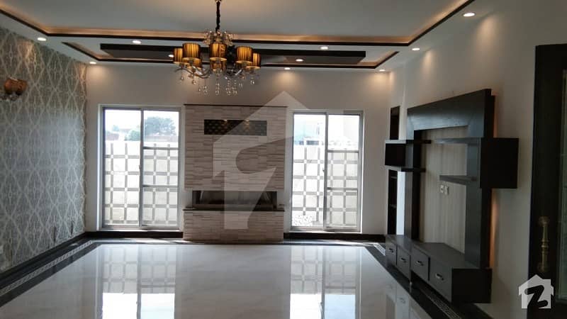 Beautiful 1Kanal House Available for Sale in DHA Lahore