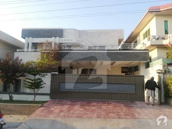 1 Kanal Triple Storey House Available For Sale In Excellent Condition