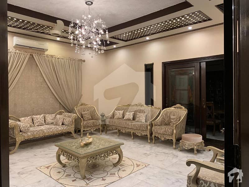 ملیر کراچی میں 8 کمروں کا 2 کنال مکان 17 کروڑ میں برائے فروخت۔