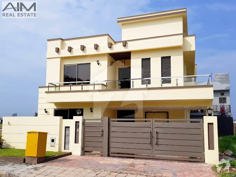 Amazing 10 Marla Luxurious House For Sale In Bahria Town