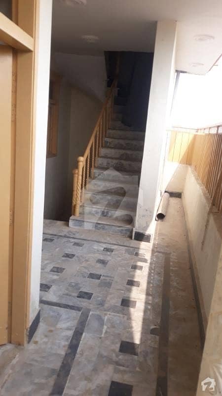 کینال روڈ پشاور میں 6 کمروں کا 15 مرلہ مکان 25 ہزار میں کرایہ پر دستیاب ہے۔