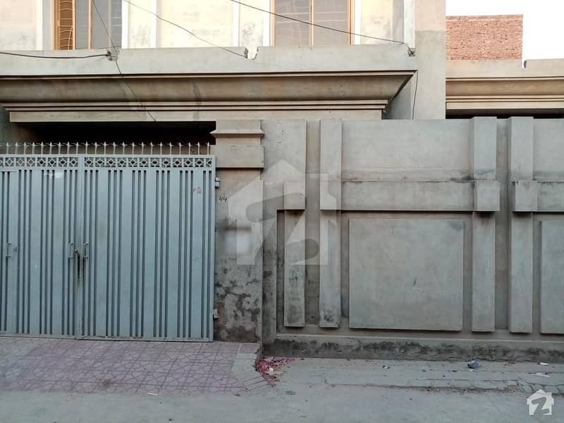 فیصل آباد روڈ اوکاڑہ میں 4 کمروں کا 11 مرلہ مکان 1. 1 کروڑ میں برائے فروخت۔