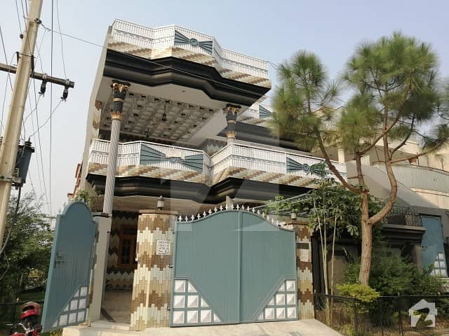 حیات آباد فیز 6 حیات آباد پشاور میں 7 کمروں کا 10 مرلہ مکان 3.4 کروڑ میں برائے فروخت۔