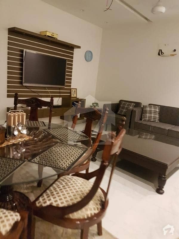 عبداللہ گارڈنز ایسٹ کینال روڈ کینال روڈ فیصل آباد میں 6 کمروں کا 13 مرلہ مکان 3.25 کروڑ میں برائے فروخت۔