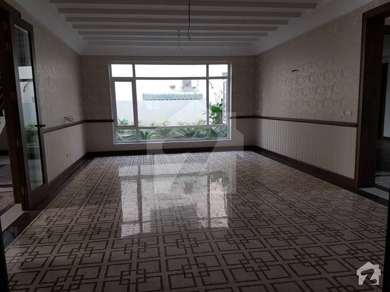 پیراڈائیز ویلی فیصل آباد میں 6 کمروں کا 1.5 کنال مکان 10.8 کروڑ میں برائے فروخت۔