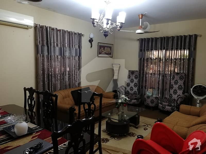 یونیورسٹی روڈ کراچی میں 3 کمروں کا 8 مرلہ مکان 2.6 کروڑ میں برائے فروخت۔