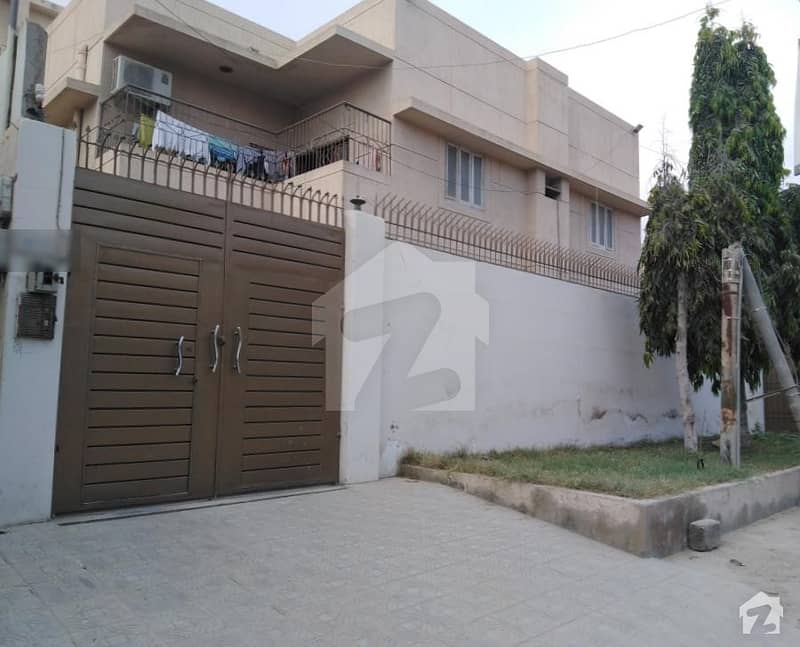 پی ای سی ایچ ایس بلاک 6 پی ای سی ایچ ایس جمشید ٹاؤن کراچی میں 7 کمروں کا 1 کنال مکان 11 کروڑ میں برائے فروخت۔