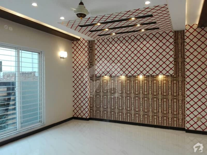 ویلینشیاء ہاؤسنگ سوسائٹی لاہور میں 5 کمروں کا 2 کنال مکان 6.5 کروڑ میں برائے فروخت۔