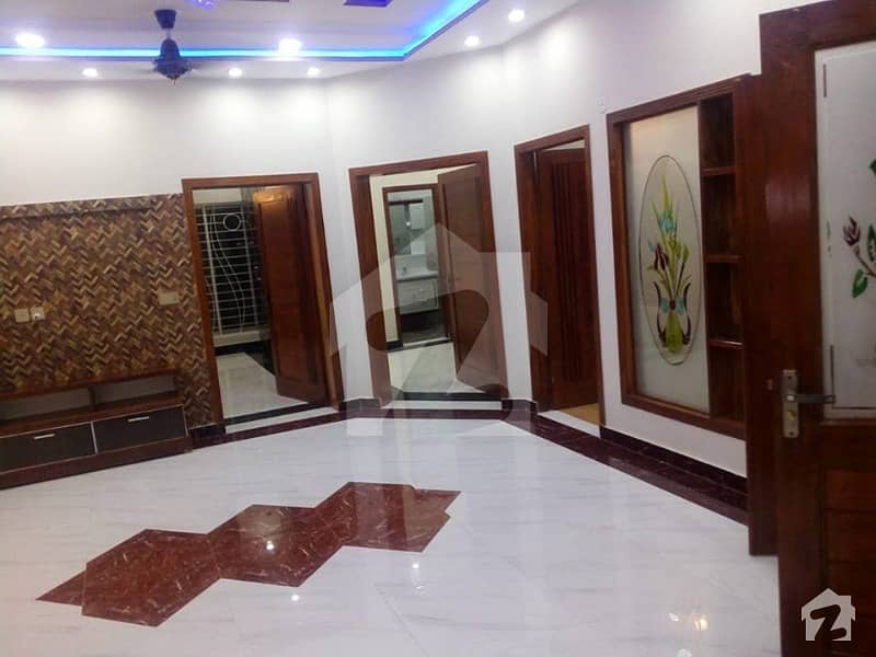 Luxury 10 Marla House For Rent In Quaid Block