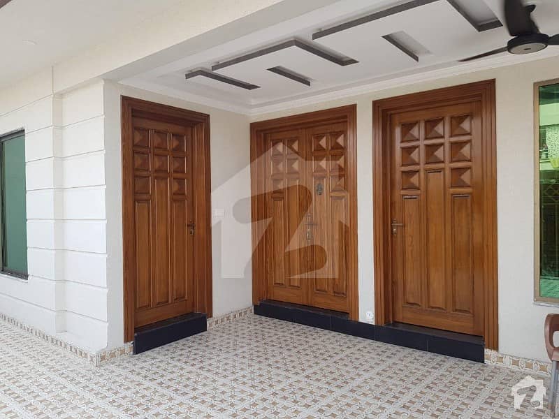 6 Bed 40x70 House Available For Urgent Sale