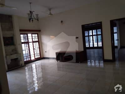 Upper Portion Available for Rent Upper Portion Available for Rent