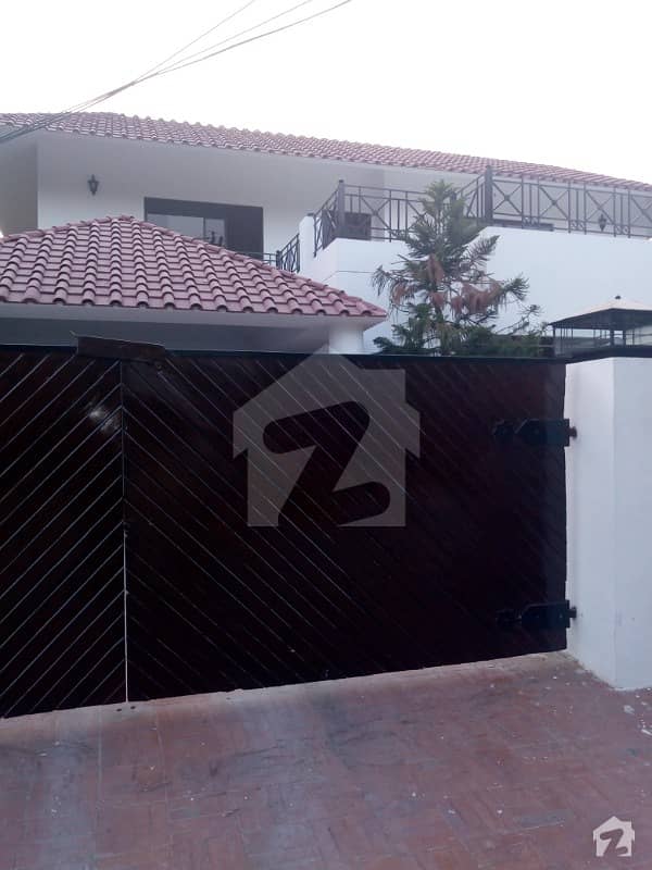 25 Marla Corner House Prime Location In Cantt