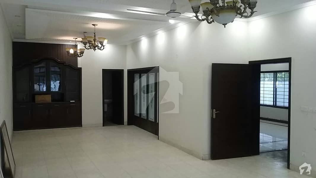 ڈی ایچ اے فیز 3 - بلاک وائے فیز 3 ڈیفنس (ڈی ایچ اے) لاہور میں 5 کمروں کا 1 کنال مکان 4.5 کروڑ میں برائے فروخت۔