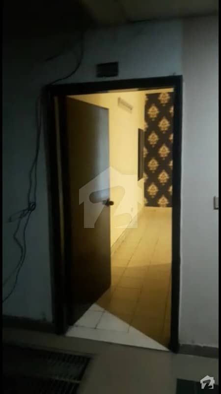 Hot Location 890 Square Feet 5th Floor Apartment Available For Sale In Gulberg