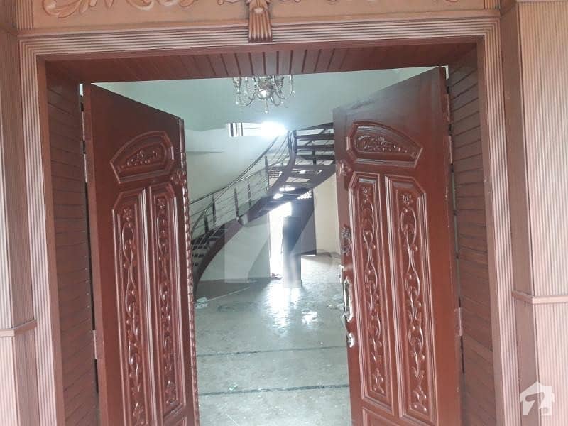 ویلینشیاء ہاؤسنگ سوسائٹی لاہور میں 8 کمروں کا 2 کنال مکان 2.5 لاکھ میں کرایہ پر دستیاب ہے۔