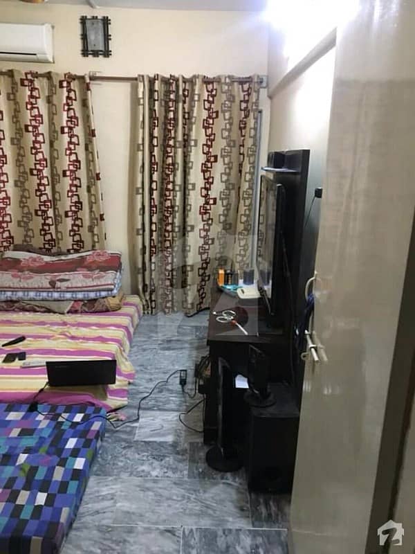 عائشہ منزل کراچی میں 2 کمروں کا 3 مرلہ فلیٹ 15 ہزار میں کرایہ پر دستیاب ہے۔