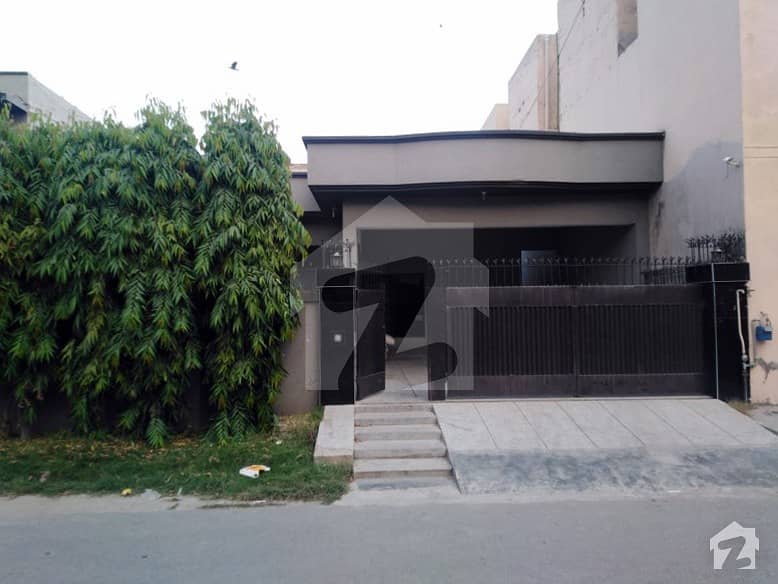 پی آئی اے ہاؤسنگ سکیم ۔ بلاک سی پی آئی اے ہاؤسنگ سکیم لاہور میں 3 کمروں کا 1 کنال مکان 2.4 کروڑ میں برائے فروخت۔