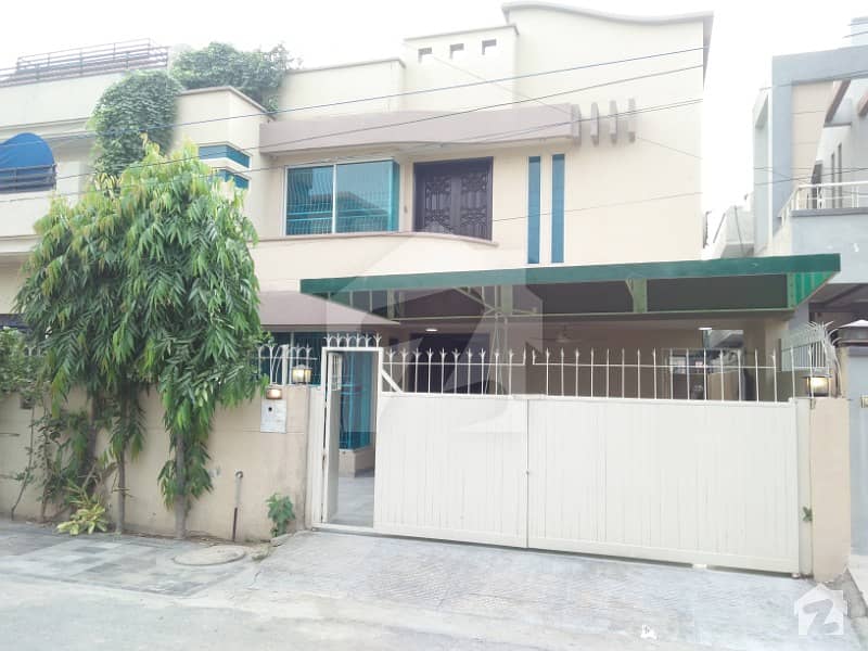 10 Marla House For Sale in Punjab Cooperative Housing Society Near By DHA Phase4 And Main Market Reasonable Price Facing Park Block C
