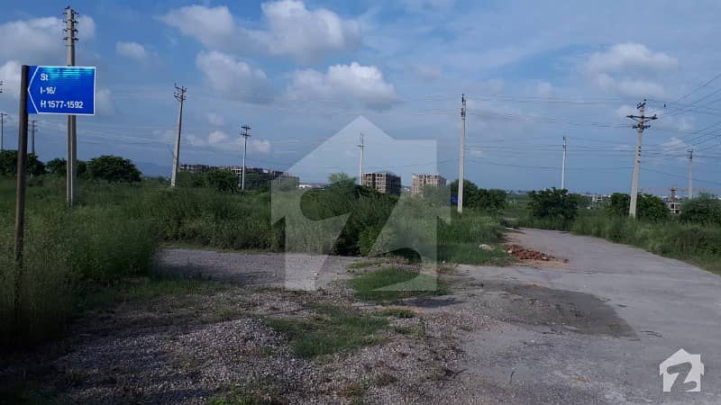 8 Marla Plot Of Ideal Location For Sale