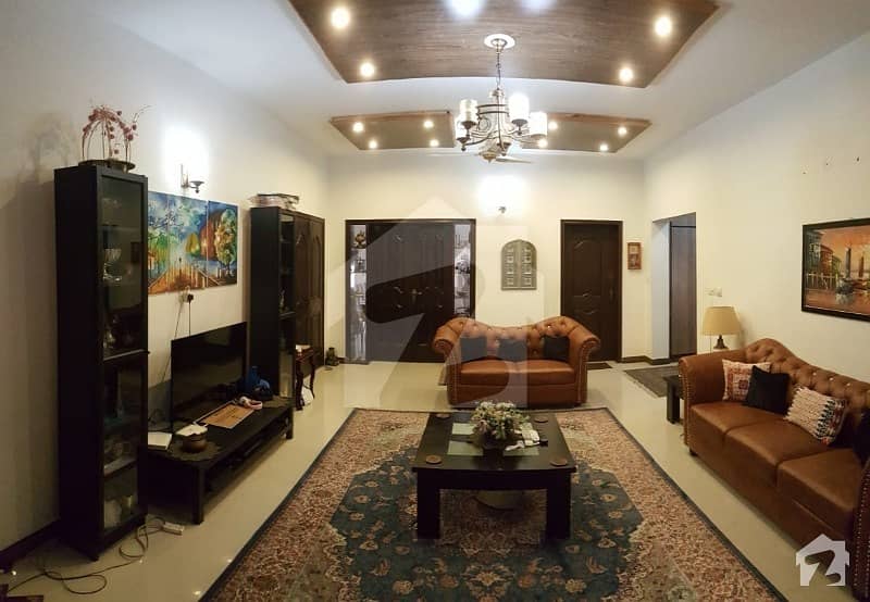 عسکری 10 عسکری لاہور میں 5 کمروں کا 1 کنال مکان 3.85 کروڑ میں برائے فروخت۔