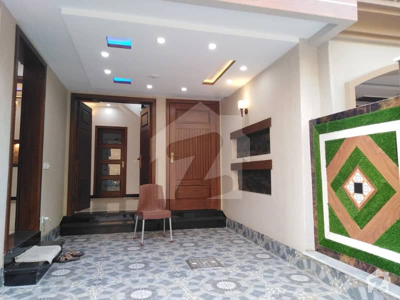5 MARLA LAVISH  CONDITION DOUBLE STORY HOUSE AVALABLE NEAR BY PARK MOSQUE AND MARCT