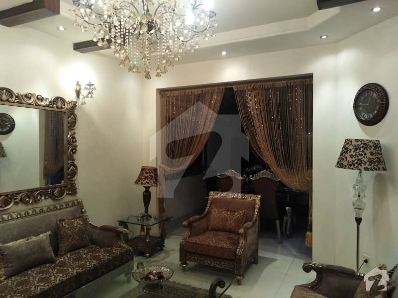 جوہر ٹاؤن لاہور میں 5 کمروں کا 11 مرلہ مکان 3.6 کروڑ میں برائے فروخت۔
