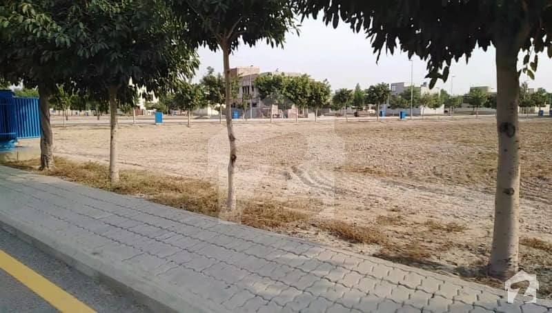 بحریہ آرچرڈ لاہور میں 8 مرلہ رہائشی پلاٹ 38 لاکھ میں برائے فروخت۔