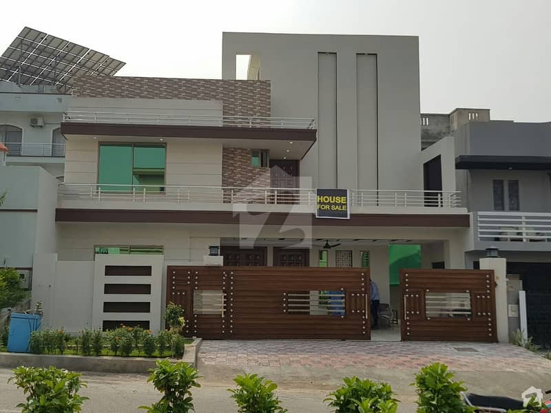 میڈیا ٹاؤن راولپنڈی میں 6 کمروں کا 14 مرلہ مکان 2.75 کروڑ میں برائے فروخت۔