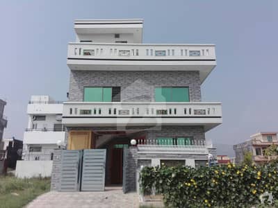Here Is A Good Opportunity To Live In A Well-Built House Here Is A Good Opportunity To Live In A Well-Built House