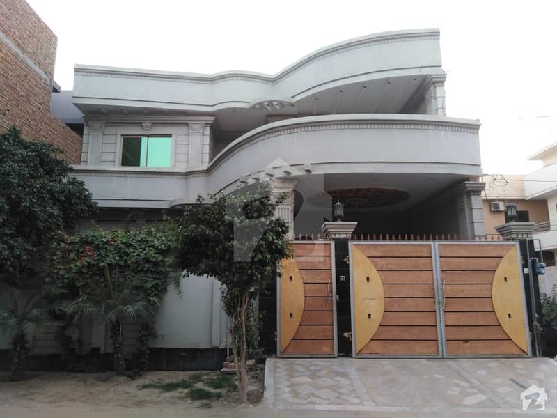 علامہ اقبال ٹاؤن بہاولپور میں 5 کمروں کا 10 مرلہ مکان 1. 7 کروڑ میں برائے فروخت۔