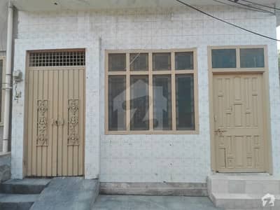 افغان آباد 2 افغان آباد فیصل آباد میں 3 کمروں کا 2 مرلہ مکان 18 ہزار میں کرایہ پر دستیاب ہے۔