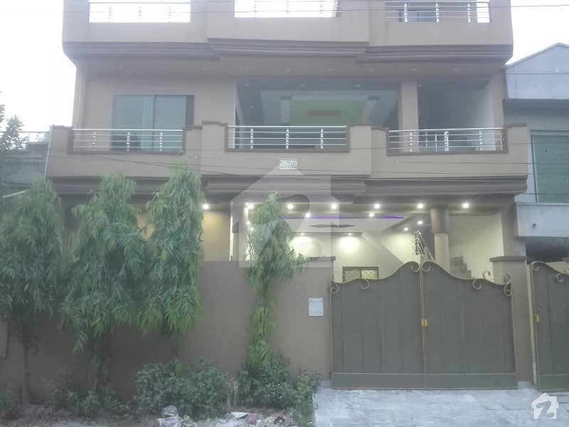 مرغزار آفیسرز کالونی لاہور میں 4 کمروں کا 10 مرلہ مکان 1.7 کروڑ میں برائے فروخت۔