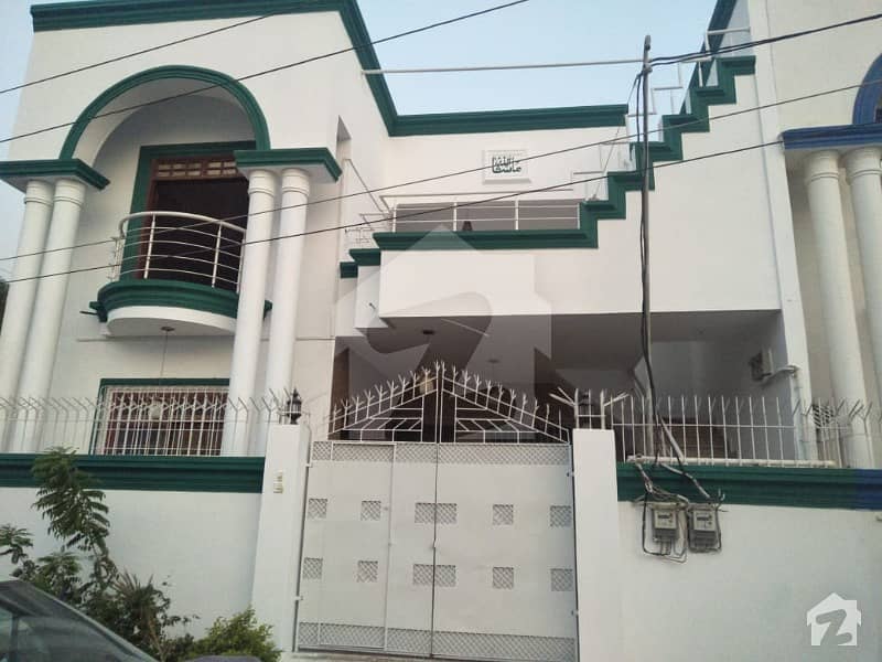 یونیورسٹی روڈ کراچی میں 4 کمروں کا 8 مرلہ مکان 2.07 کروڑ میں برائے فروخت۔