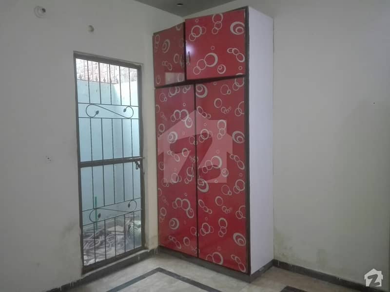 Upper Portion Available For Rent In Lalazar Lahore
