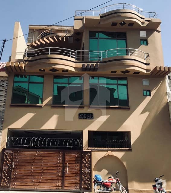 بنی گالہ اسلام آباد میں 5 کمروں کا 8 مرلہ مکان 1.8 کروڑ میں برائے فروخت۔