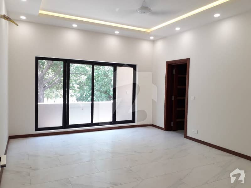 F7  BRAND  NEW  LUXURY  07  BEDROOM  HOUSE  WITH  BEAUTIFUL  GARDEN  AT   VERY   PRIME  LOCATION