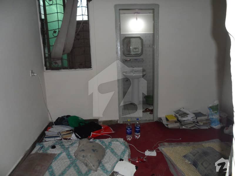 مسلم ٹاؤن لاہور میں 2 کمروں کا 3 مرلہ فلیٹ 35 لاکھ میں برائے فروخت۔