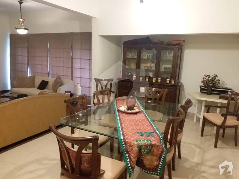 سِی ویو اپارٹمنٹس کراچی میں 3 کمروں کا 12 مرلہ فلیٹ 4.6 کروڑ میں برائے فروخت۔