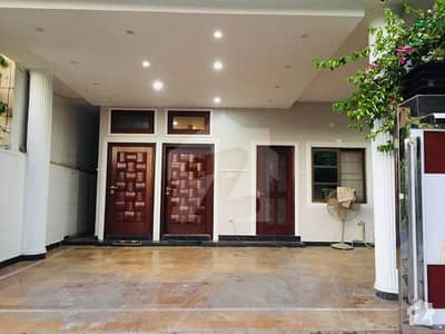 10 Marla Beautiful 5Bed Double Unit House Available For Sale 10 Marla Beautiful 5Bed Double Unit House Available For Sale
