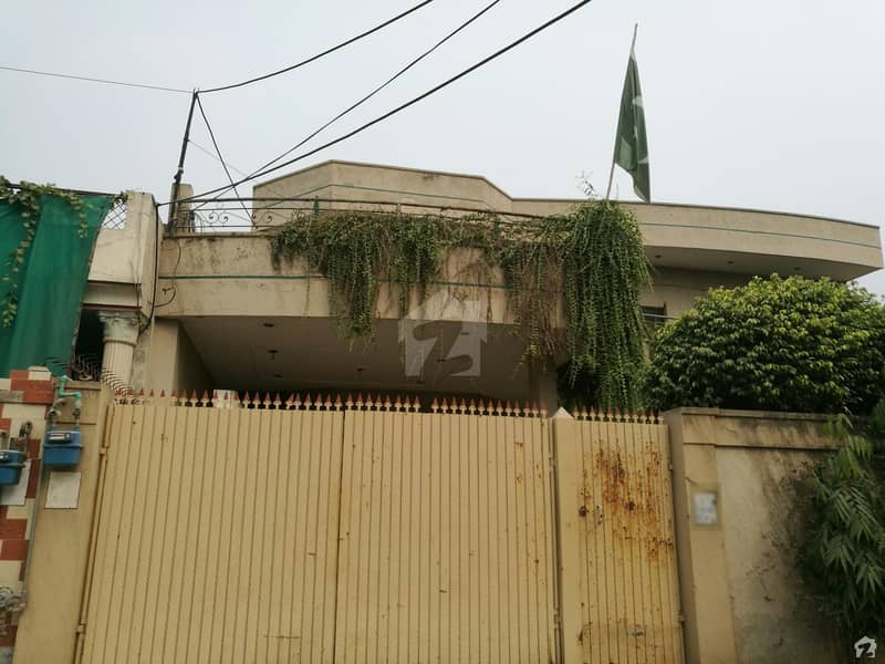 Facing Park Double Storey Houses Available For Sale Near Ameer Chowk College Road Lahore