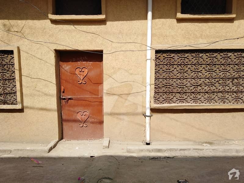 عید گاہ روڈ پشاور میں 7 کمروں کا 7 مرلہ مکان 1.8 کروڑ میں برائے فروخت۔