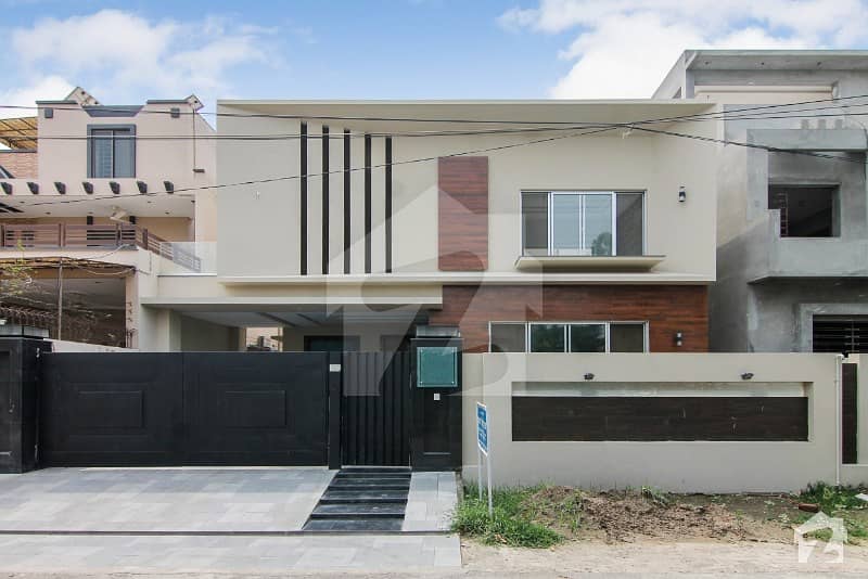 Modern Design Kanal Bungalow Is Up For Sale