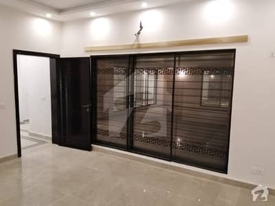 Separate Gate Corner House Independent Upper Portion Separate Gate Corner House Independent Upper Portion