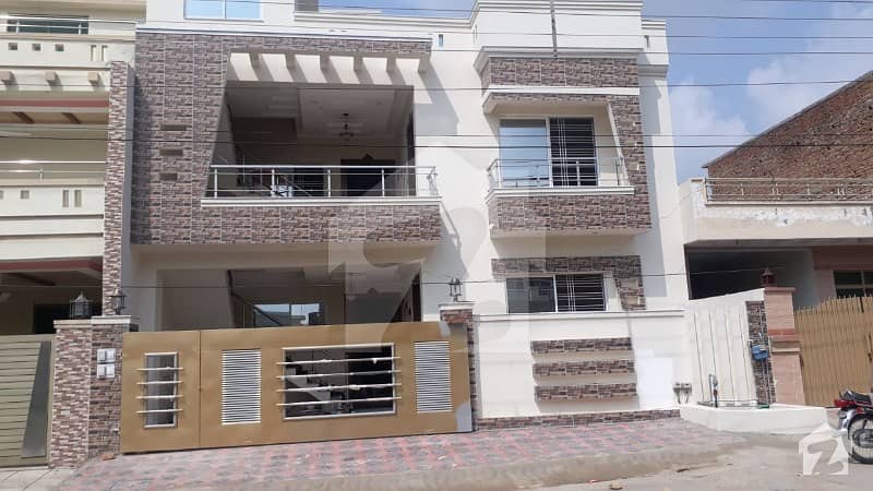 Main Road Owner Build 10 Marla Double Storey House Available In Pakistan Town