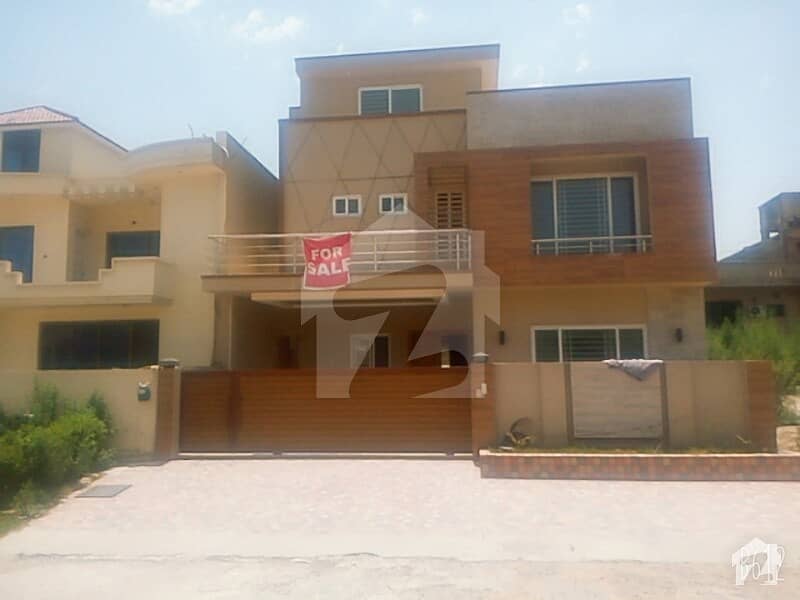 BRAND NEW 10 MARLA 5 BED 2 UNITS