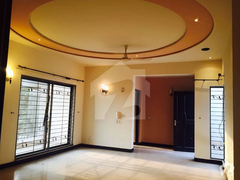 Dha 1 Kanal Wonderful Upper Portion With Separate Gate And Lower Lock For Rent In Phase 4