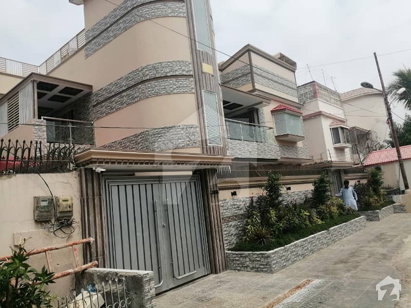 باتھ آئی لینڈ کراچی میں 5 کمروں کا 10 مرلہ مکان 7.5 کروڑ میں برائے فروخت۔