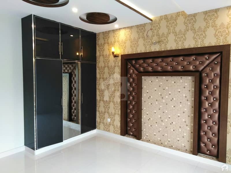 طارق گارڈنز لاہور میں 5 کمروں کا 10 مرلہ مکان 82 ہزار میں کرایہ پر دستیاب ہے۔