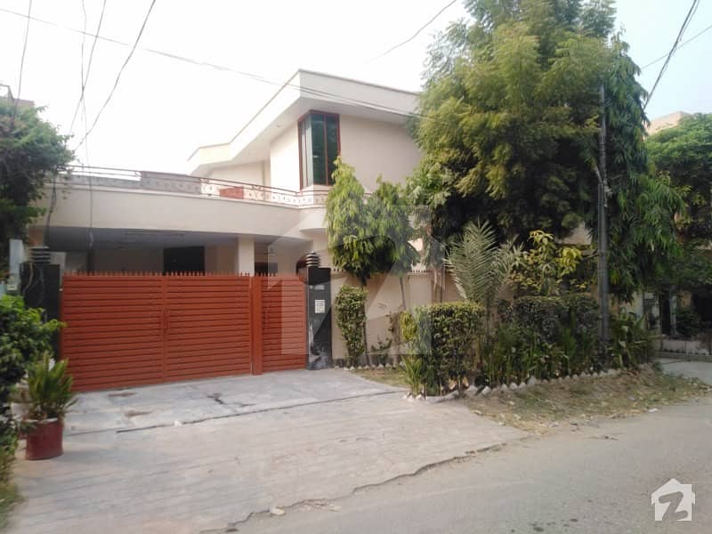 10 Marla Semi Commercial House For Sale In 14 Block Of Township Sector B1