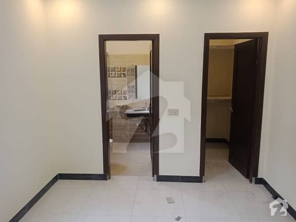 طارق گارڈنز ۔ بلاک اے طارق گارڈنز لاہور میں 3 کمروں کا 10 مرلہ بالائی پورشن 37 ہزار میں کرایہ پر دستیاب ہے۔